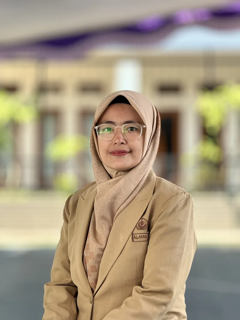 Foto Lia Aprillianti, S.E Guru MTs Al-Haq Margahayu Bandung