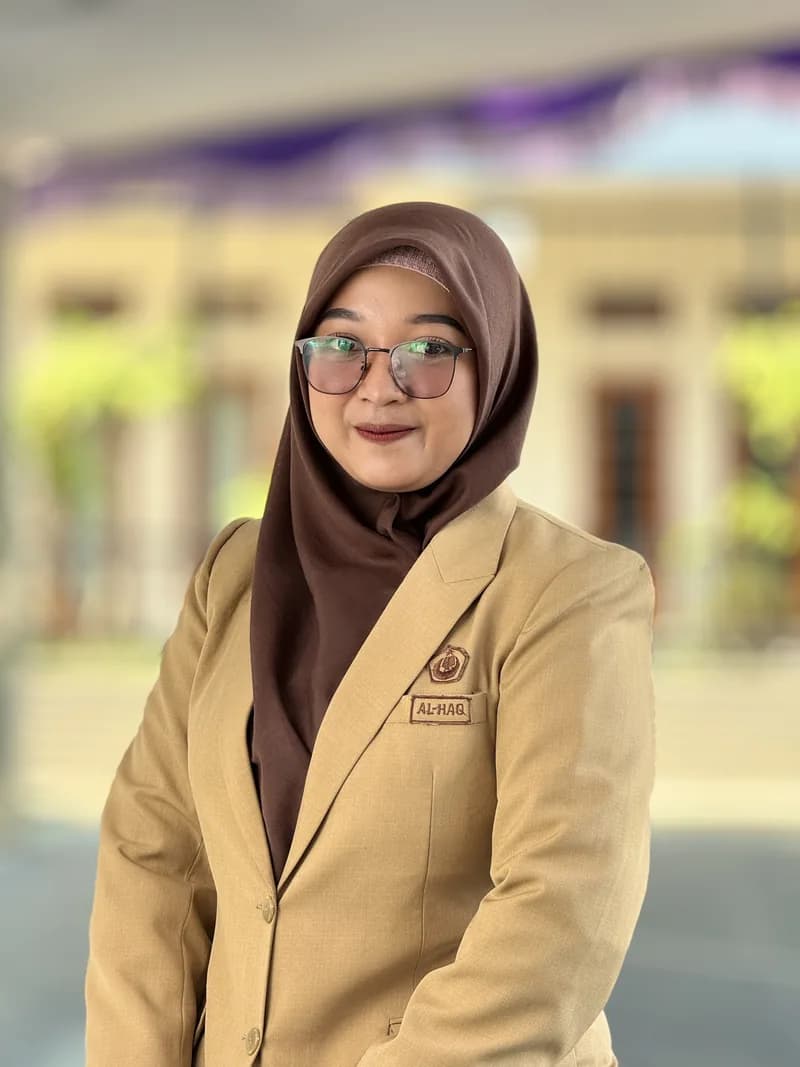 Foto Lusy Fitriani, S.Pd Guru MTs Al-Haq Margahayu Bandung